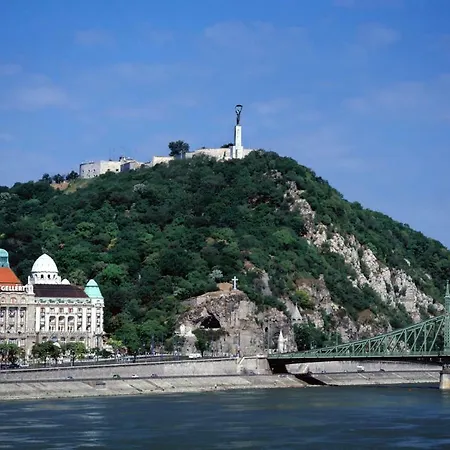 Corvinus Apartament *